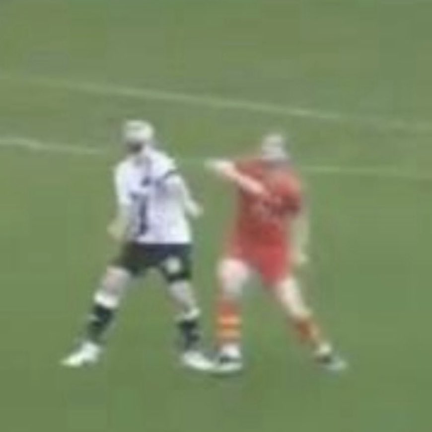 DAWUK17's tweet photo. How is this a freekick to the team in Red 👀 @TheVanaramaNL @FA #NonLeague #nonleaguefootball https://t.co/IQpcFEzLuL