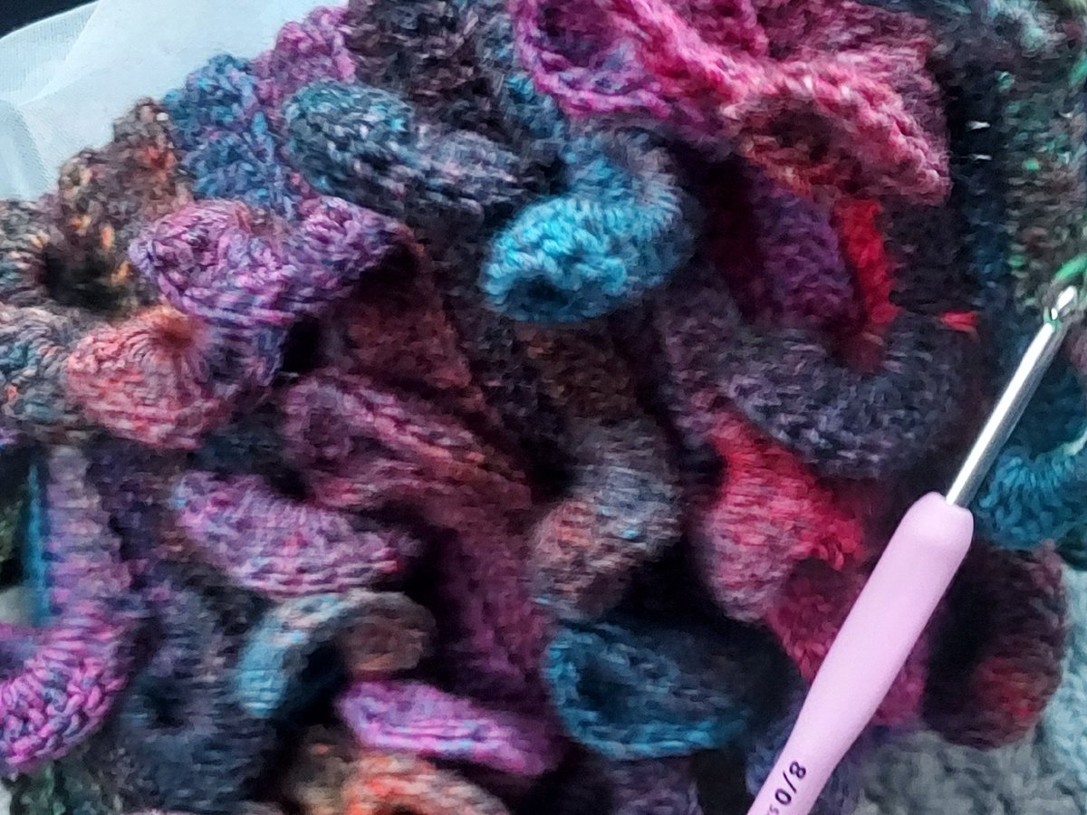 cardsbychrissie's tweet photo. Road trip 3 for November to drop our son back to Portmouth for university. More time to work on a crochet cowl, this being number 5 - the last one before Christmas.
#crochet
#roadtrip
#keepcrafting https://t.co/DhEKHxjfzh