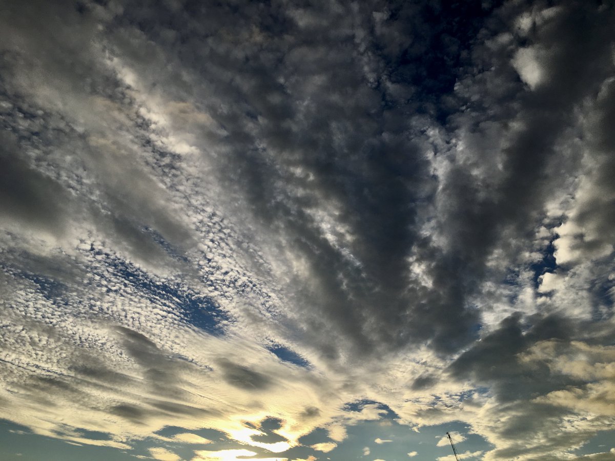 Cloudwatcher32's tweet photo. Cloud explosion over Lincoln :)
@StormHour @ThePhotoHour @CloudAppSoc
#GuessCloud #skies #Lincoln https://t.co/4BRO2noTrp