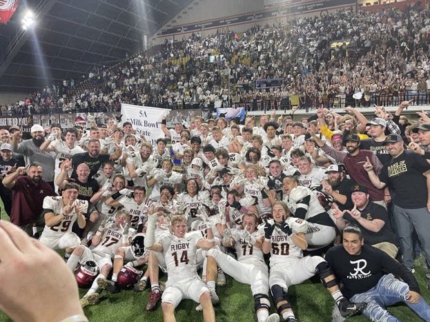 eneyeceeFNG's tweet photo. STATE CHAMPS!!
@RHSTrojanFB https://t.co/sbuw51sSNK