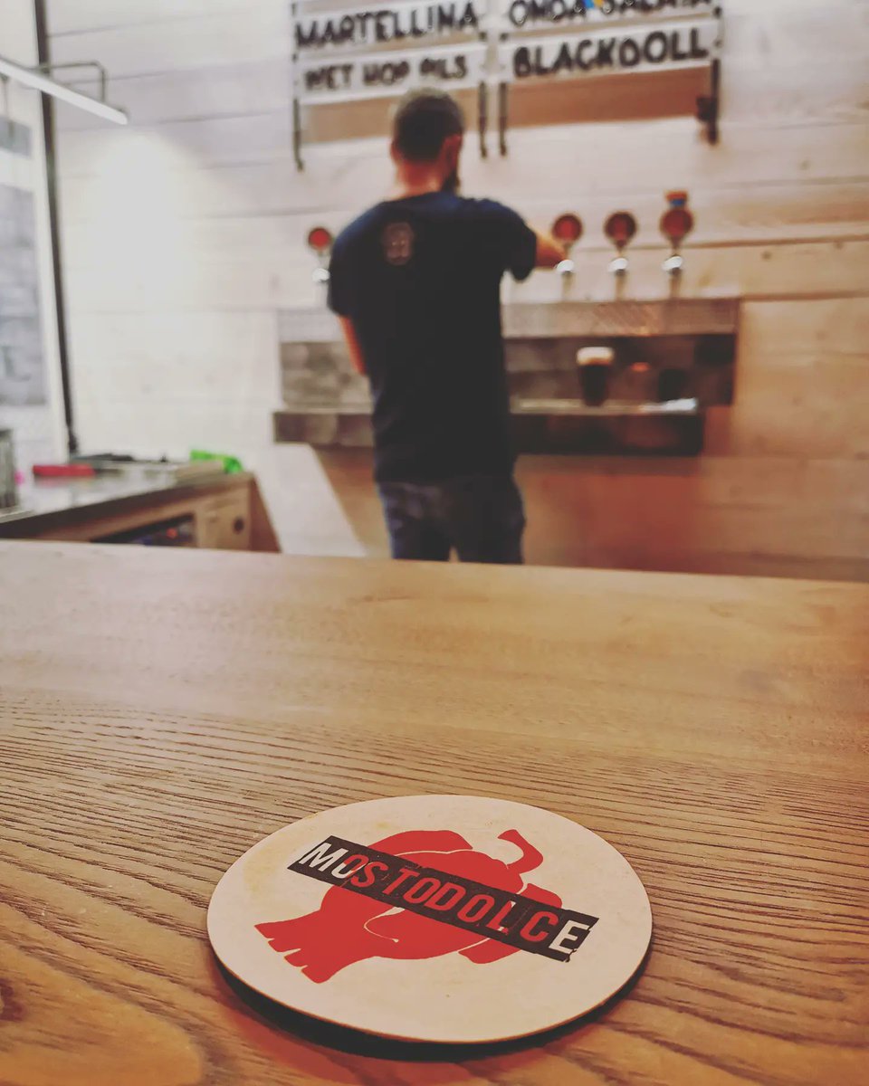 RenatoNesi1's tweet photo. In visita alla nuova #taproom del #birrificio #Mostodolce a Vaiano, vicino a #prato. Gran bel posto e il piano di amici per sciogliere la #nebbia crepuscolare. #sempresulavia #beerteller #beertour #toscana #birraartigianale https://t.co/sLIWsp5dRC