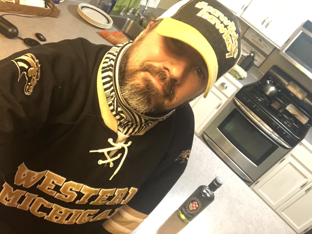 Buccigross's tweet image. BRAND NEW!!! Bucci Mane
#cawlidgehawkey Top 16 
1 MinnDuluth
2 MinnesotaSt
3 WesternMichigan
4 Michigan
5 Quinnipiac
6 NorthDakota
7 NotreDame
8 Denver
9 StCloudSt
10 Minnesota
11 UMassLowell
12 UMass
13 Omaha
14 Cornell
15 BemidjiSt
16 MichTech
(Gear at BucciOT.Com)