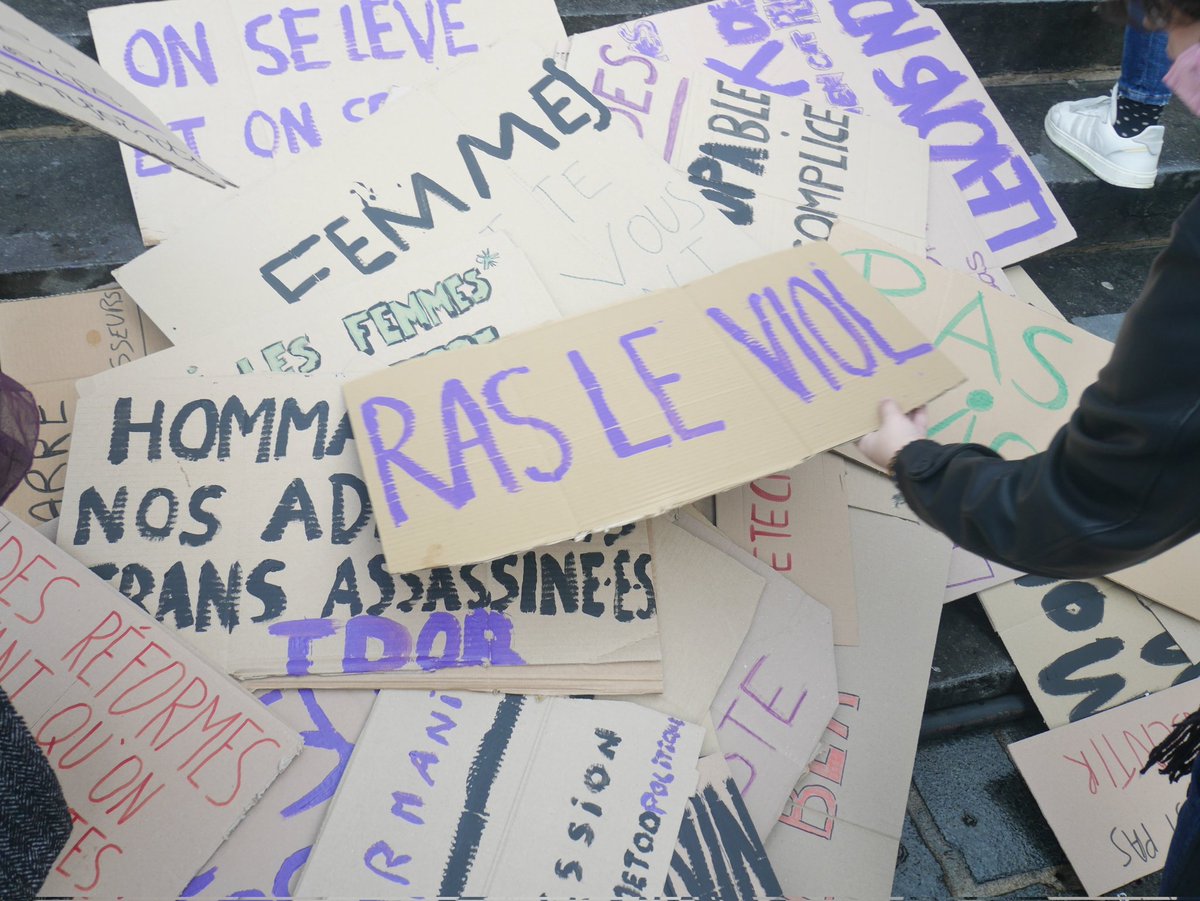 BoubouYeah's tweet photo. Manif à Lille - 21 Novembre 

"Céder n'est pas consentir" https://t.co/7W5EukI8JI