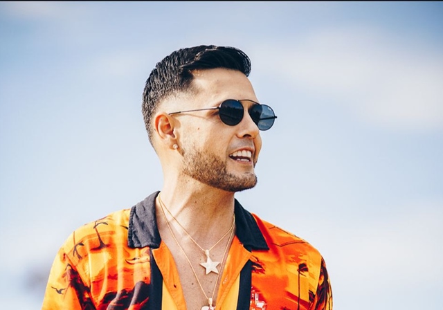 SoyNuevaPrensa's tweet photo. Kent presentó su nuevo sencillo "La Bebida" - https://t.co/GduWw8XE1A
#SoyNuevaPrensa #CalleCiega #KentJames #KentYTony #LaBebida #LosCadillacs #Salista #Cultura #Música https://t.co/gXJOrYQfgE