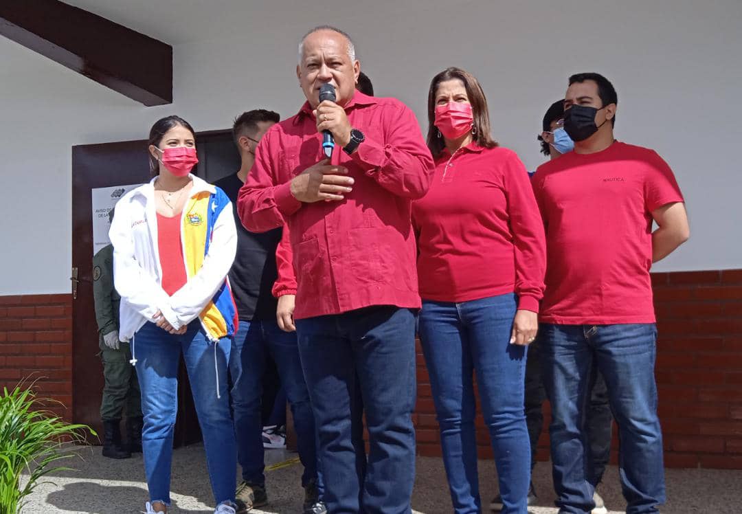 PartidoPSUV's tweet photo. Diosdado Cabello: Será el CNE la voz oficial de los resultados de las megaelecciones https://t.co/Z2qJToBhxQ

#PorChávezVotaPSUV 
#MegaElecciones2021 https://t.co/FEtHJJDEyr