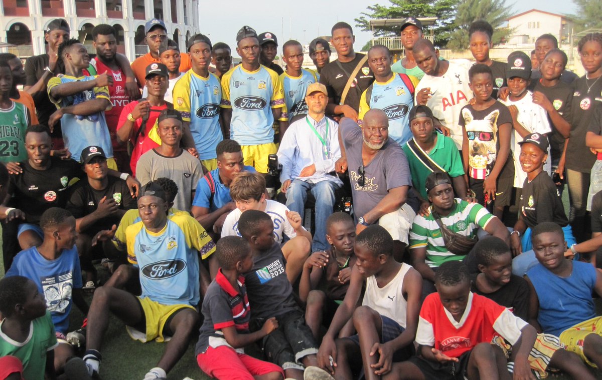 Max BRITO décidé et motivé à s'impliquer pleinement dans l'académie qui portera son nom :
"Donner aux jeunes générations ce que ce sport m'a appris et apporté  car le #Rugby c'est ça, la #transmission de ses valeurs . Les planètes sont alignées, il est temps pour moi d'agir !" 🏉