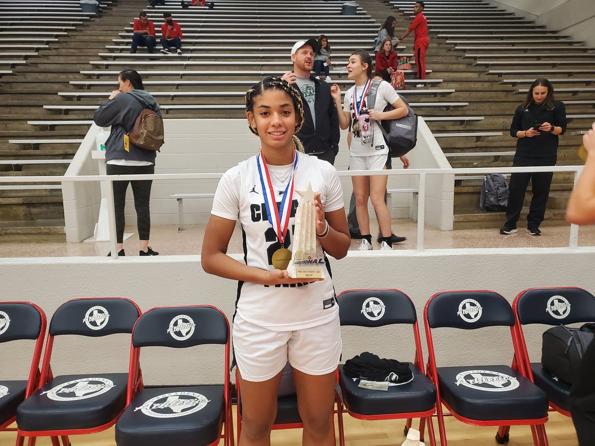 danimaul4's tweet photo. McDonald's Invitational Gold Division Champions ✅
McDonald's Invitational MVP ✅
Broke the record for most made FT's in a single game 22/26 ✅ 
Proud of all the girls and the coaches for all their hard work! They exemplify the true meaning of TEAM! 🐺💚🏀🏆🥇 https://t.co/6UG7Q1Wdls