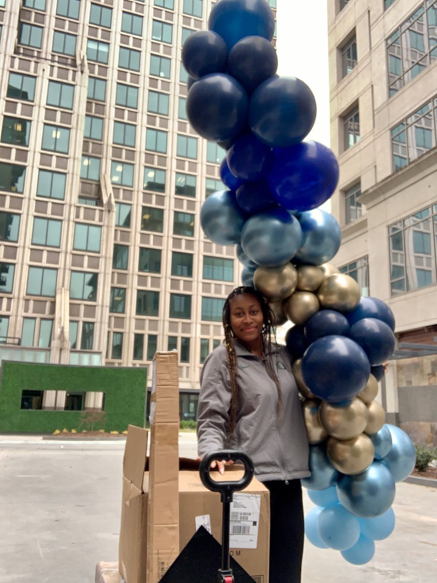 ChynnaCM's tweet photo. Another day to perfect my craft💙 Assisting a balloon artist today for a fancy restaurant! Thank you for having me assist you @Marissa’s Creations! #balloons #balloonartist #eventplanner #partyplanner #buckhead #atlantaeventplanner https://t.co/ngt3kO0G5E