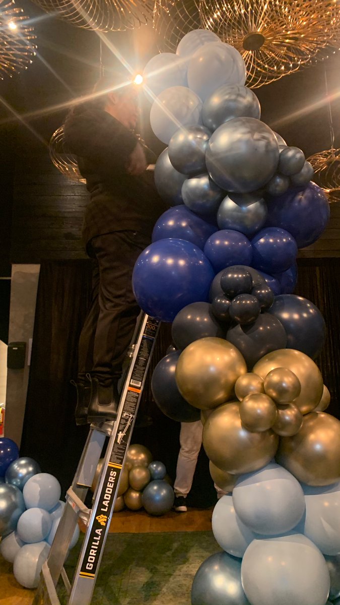 ChynnaCM's tweet photo. Another day to perfect my craft💙 Assisting a balloon artist today for a fancy restaurant! Thank you for having me assist you @Marissa’s Creations! #balloons #balloonartist #eventplanner #partyplanner #buckhead #atlantaeventplanner https://t.co/ngt3kO0G5E