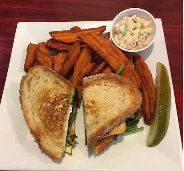 CafeRichiesto's tweet photo. Eating at Cafe Richiesto right now...don't text 😎
.
Order your great meal today! ⤵
.
Online Ordering ➡ https://t.co/73TTnXRhLA
.
#CafeRichiesto #Rte32 #NewWindsor #Westpoint #WoodburyCommons #Cornwall #I87 #CentralValley https://t.co/XkttNe1d4M
