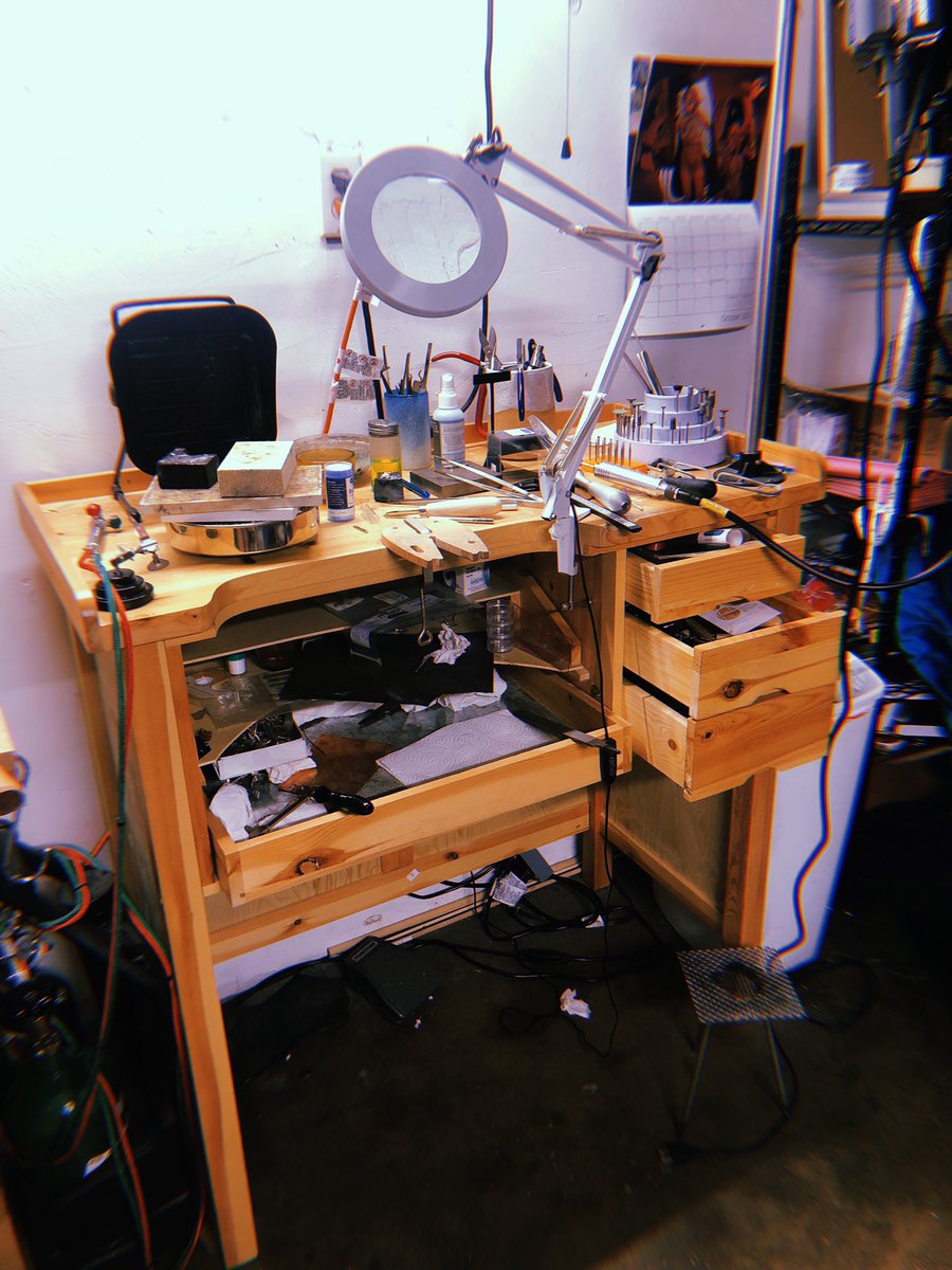 alloydjewelry's tweet photo. A goldsmith’s studio. https://t.co/CClGSUnTVl