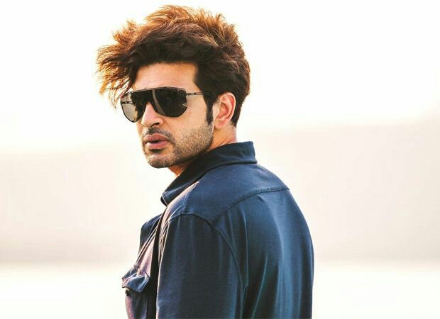 SamairaSeth91's tweet photo. What's #karankundra doing? We are loving this cute n calm side but please dont be image conscious.We have seen you in #roadies and #Luvschool .If you're trying to not show your anger, control it! Because you are playing on backfoot just to hide anger. And we want #kk #biggboss15 https://t.co/ev2llelCua