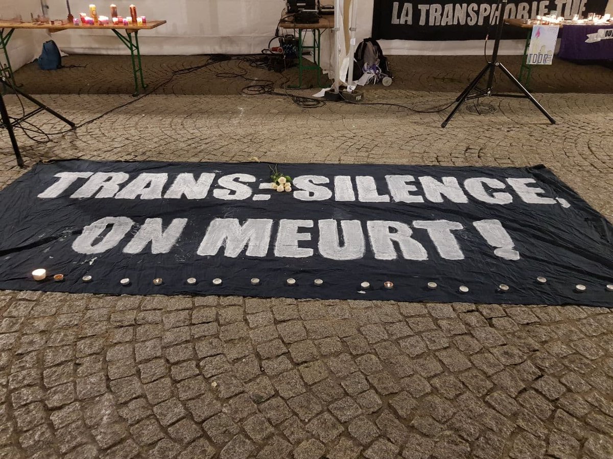 [TDoR 2021] 

Voici notre discours lu hier soir à l'occasion de la journée du souvenir trans, et quelques photos du rassemblement 🕯️