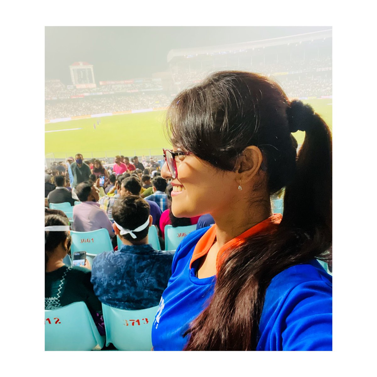 madhumita3roy's tweet photo. #India vs New Zealand, #3rd #T20I #
The best day of the year🥰
#aftertwoyears🏟🇮🇳
Congratulations #TeamIndia🙌🏻💙
Congratulations_ #RahulDravid💐#RohitSharma 💐
The country is in Good hands now✊🇮🇳
#BelieveInBlue💙 https://t.co/E3OzlQmg1i