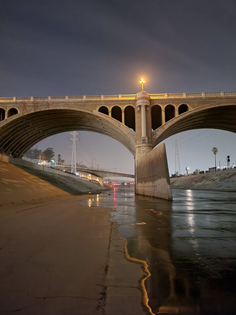 Saber's tweet photo. Few photos from LA River at night.
City Of Angels. 2021. https://t.co/gwh0XAMyZ9
