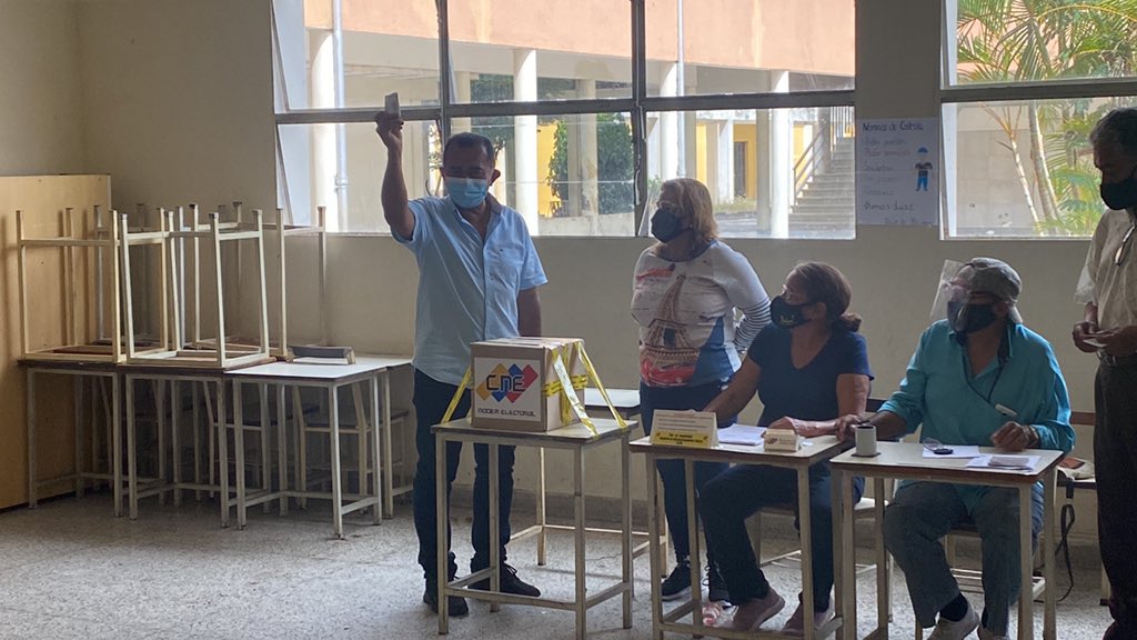 albertogalindez's tweet photo. En nuestras manos está el futuro de #Cojedes y #Venezuela. Vamos a votar que renace la esperanza. #CambioYLibertad https://t.co/W5R7cbF22D