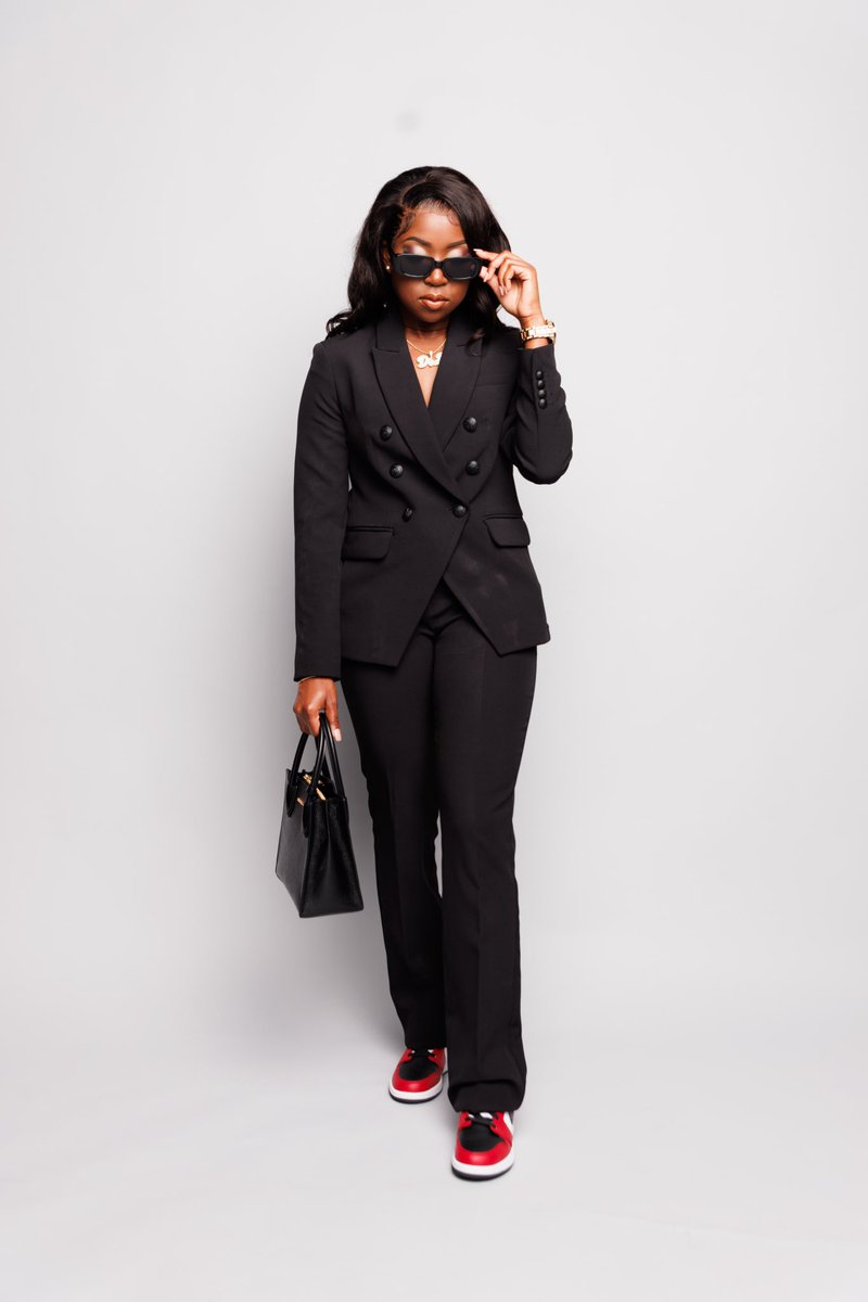 Baby_ImmaBOSS_'s tweet photo. About my business! 💼🎓 4 weeks until graduation! Doctor of Occupational Therapy
 Dr. Bryant loading ……. #Dr.B https://t.co/b4pr1v6cHI