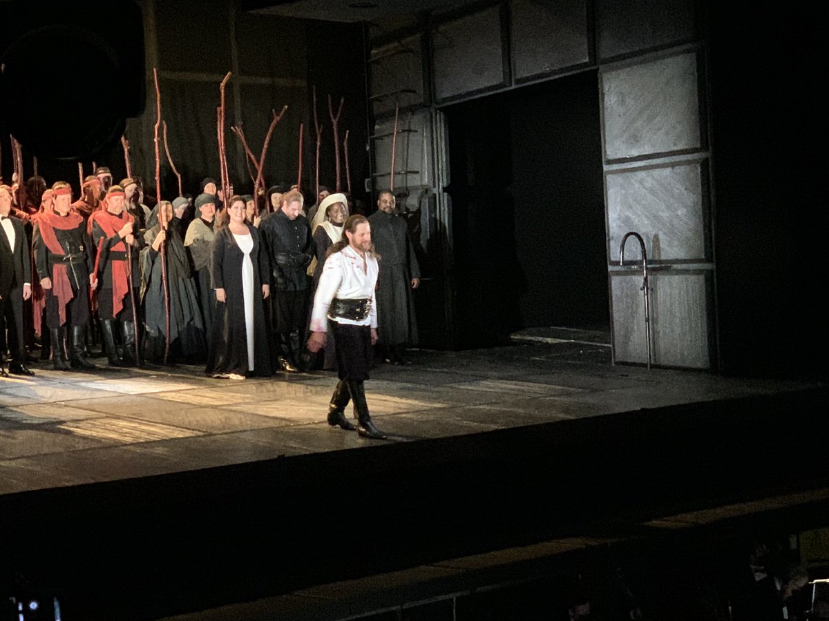 jsdhenderson's tweet photo. The sound and fury signified SOMETHING, which is that the @RoyalOperaHouse is on a roll with its Verdi this season. A thrilling #ROHMacbeth with two magnificent leads, and the orchestra & extended @ROHchorus on blazing form for Daniele Rustioni https://t.co/8nwzrOtPru