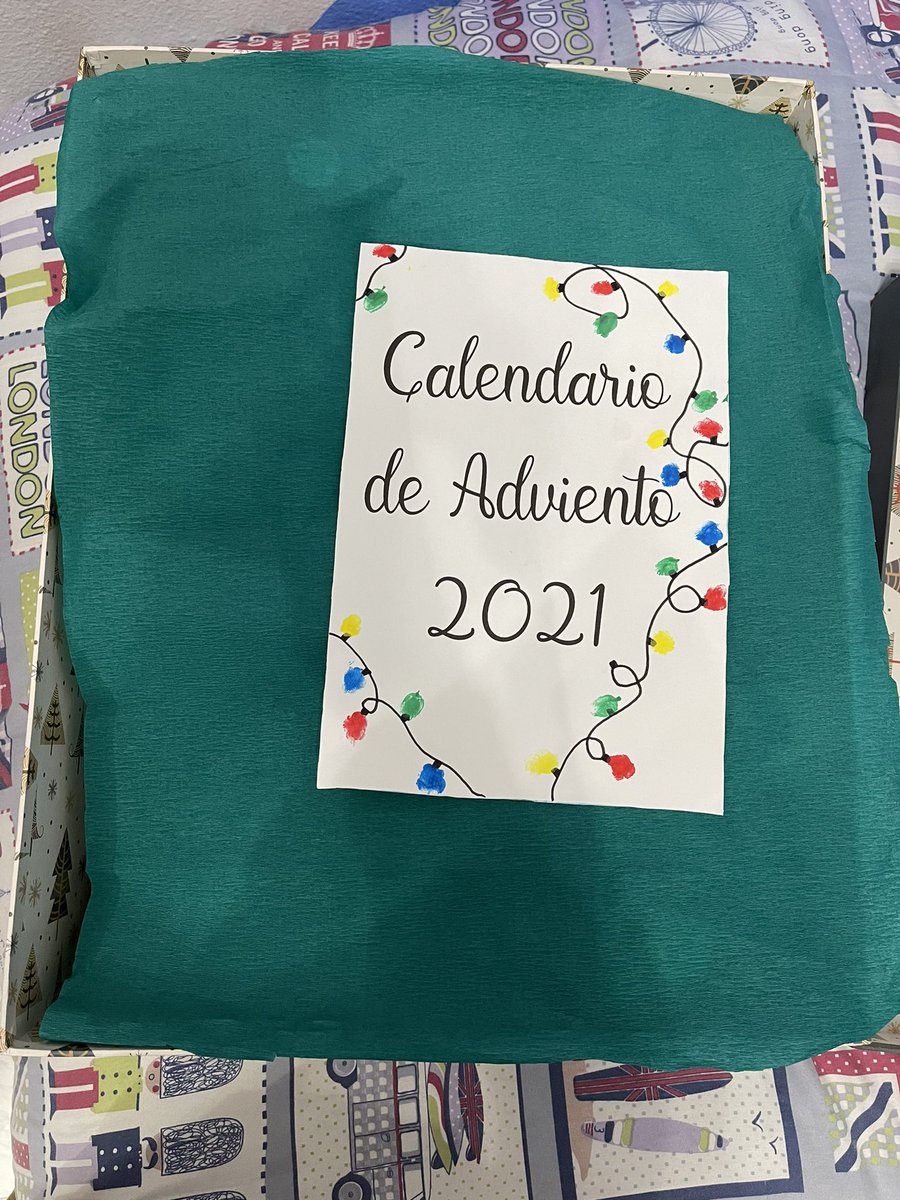 Edurguez97's tweet photo. Pensé que mi pareja jamás superaría mi amor por la navidad y lo detallista que me gusta ser en ella, hasta que conocí a Raquel. Que no ha empezado y ya se pasó el juego https://t.co/0lpERidP2b