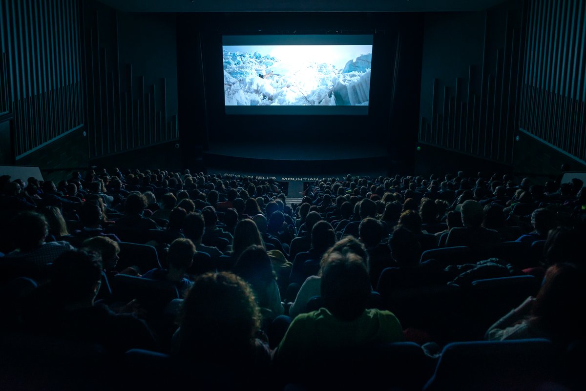 torellomountain's tweet photo. Tanquem aquest #TMFF2021 després de deu dies d'activitats, projectar més de 40 films d'arreu del món i passar estones parlant de muntanya, de vi, de llibres i més i més cine! Moltíssimes gràcies per tornar a omplir les sales, ens retrobem l'any que ve!
🌊 #ElCollapseJaÉsAquí💥 https://t.co/aHC1SCSXzN