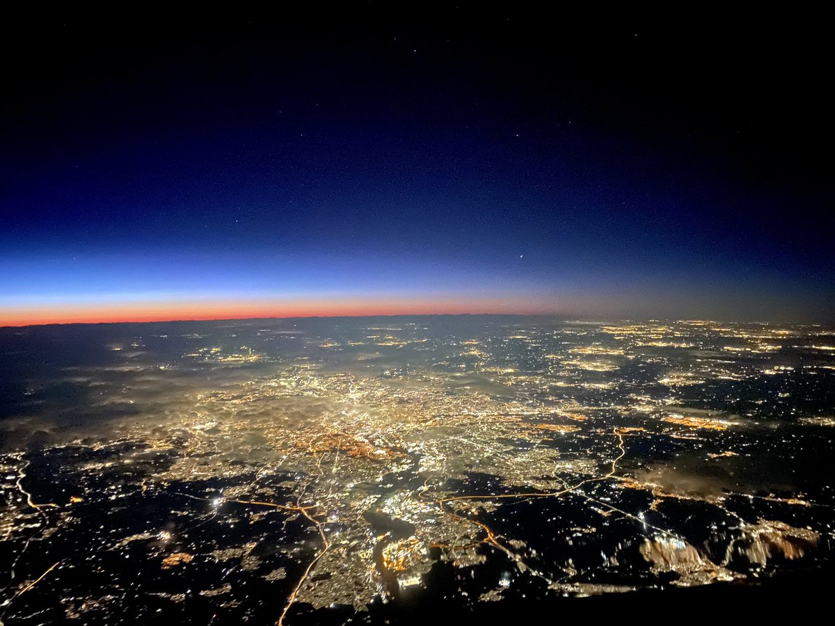 Jgoat1988's tweet photo. London from FL430 earlier 🇬🇧 #Learjet75 https://t.co/bRjWTedFX4
