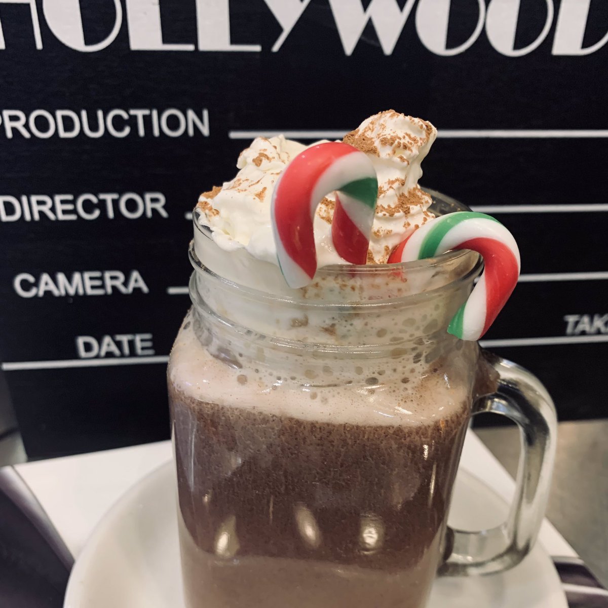 Movie_Mug_'s tweet photo. Luxury Candy Cane Mint Hot Chocolate #Christmas https://t.co/P1OlnnoEhk