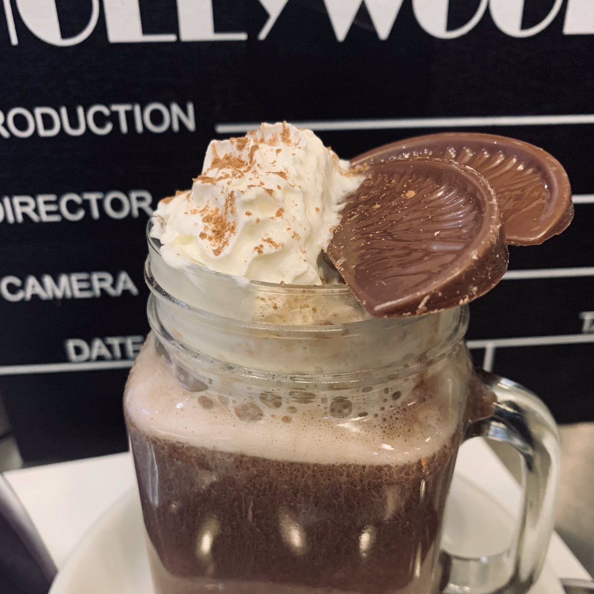 Movie_Mug_'s tweet photo. Luxury Candy Cane Mint Hot Chocolate #Christmas https://t.co/P1OlnnoEhk