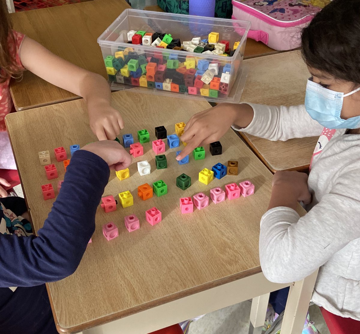 nmjokinen's tweet photo. This week we marked the #50thdayofschool and the Grade 1s discovered what 50 looked like @MapleGrovePS @SCDSB_Schools .  #handsonlearning #workingtogether https://t.co/bi5zJWQDvV
