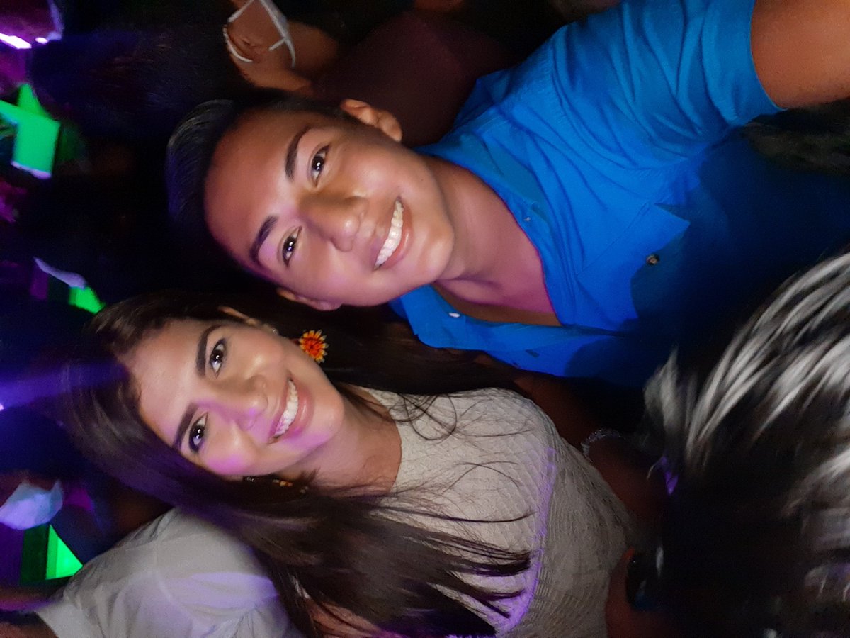 William_Diaz01's tweet photo. Y no podian faltar parte de las mejores Diputadas @Elisa_Rosalesv @SandraYaniraSV y un gran amigo @henrygarciame
#FeelTheBit https://t.co/t1VGvWkySs