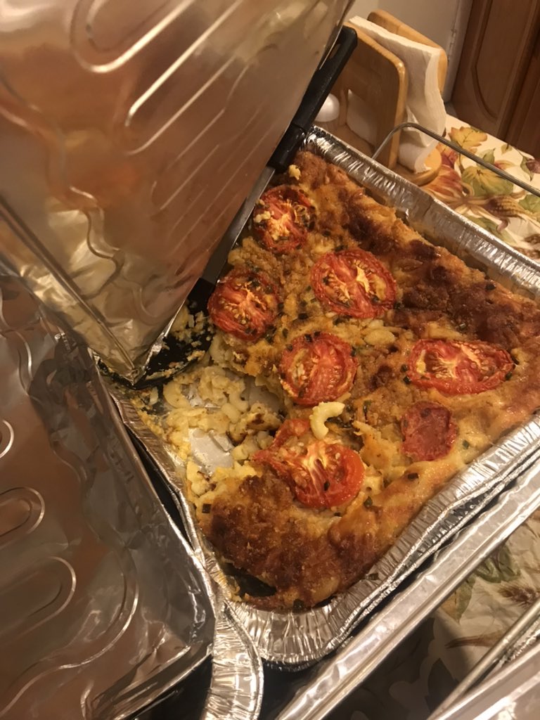 MayaShae's tweet photo. I asked who makin the Mac &amp; Cheese and when they said auntie friend I knew it was gone be some shit but I never in my life imagined … https://t.co/bqFRgvTCFm