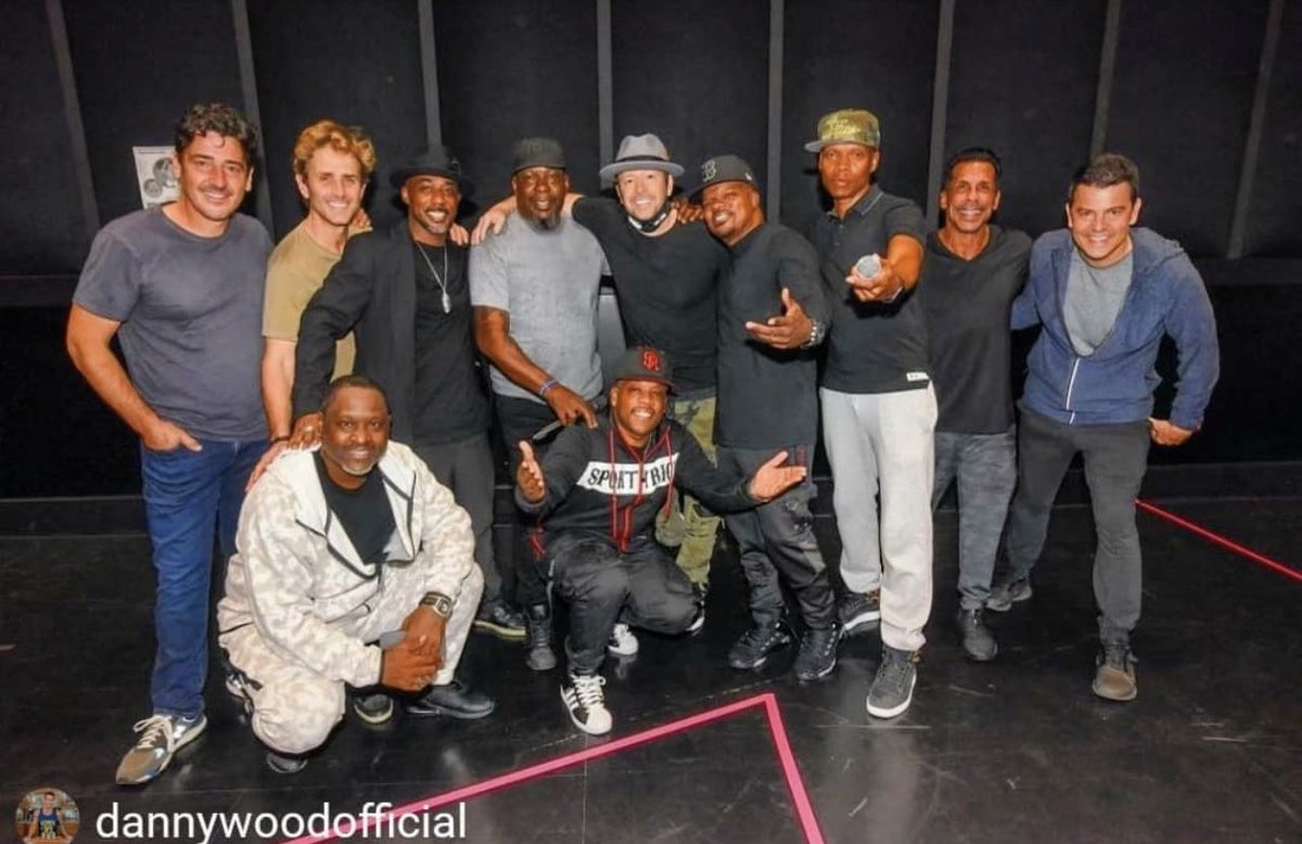 beachmommy30's tweet photo. NKOTB and New Edition… performing at AMAs tonight! https://t.co/itIbHC5fB6