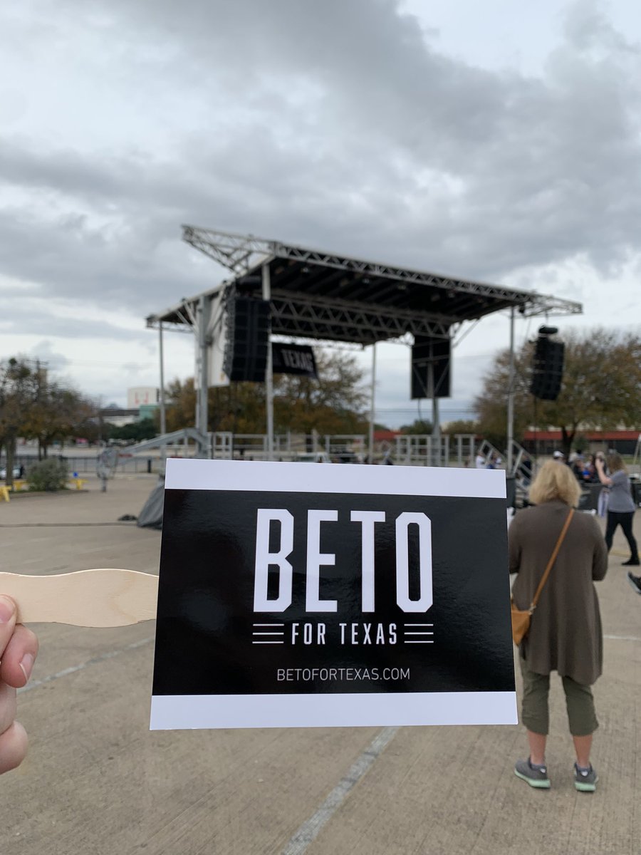 Beesquared9's tweet photo. Beto for Texas! #beto #BetoForTexas #BetoForGovernor #Beto #Beto2022 #betoorourke #texas #dallas https://t.co/6qahgiGbBH