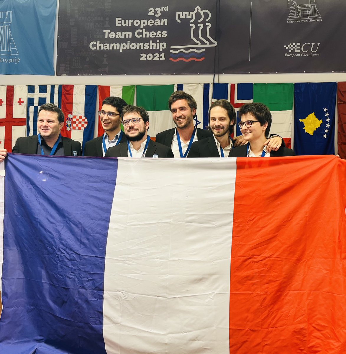 ffechecs's tweet image. 🇫🇷🥈♟
La France est vice-championne d&apos;Europe d&apos;échecs !!!
#ETCC2021 #chess #échecs #AllezLaFrance