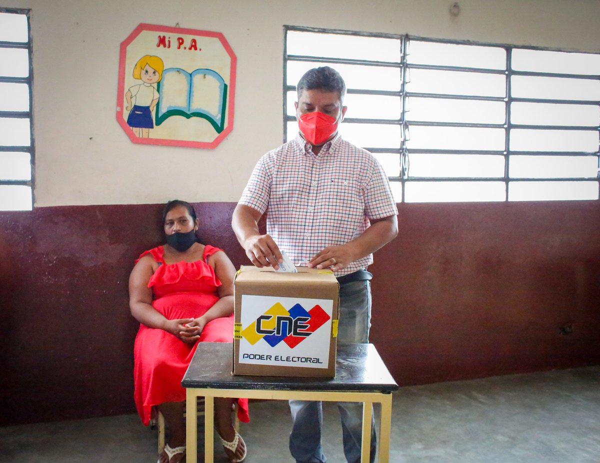 EMILIOAVILA1's tweet photo. Por la Patria, por Guárico, Por Camaguán!

Por el presente, por el futuro y por las nuevas sendas que hemos de tomar...
Por ustedes, por mi familia, por mi, he cumplido con mi deber de ejercer el derecho al voto.

Ahora te toca a tí!! #PorChávezVotaPSUV

#MegaElecciones2021 https://t.co/iGWKRyeOGb
