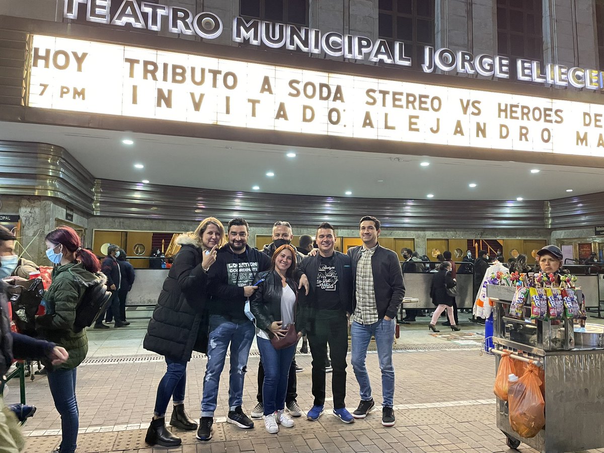 jquinonesvargas's tweet photo. Pasamos una muy buena noche cantando con el mejor rock en español!
Chevere @rockinfame @ElRitoDeSodaSt (señora batería!!) y por supuesto @amarcovich de lujo! https://t.co/3Hoee7EXTC