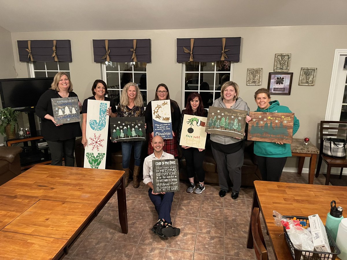 MeggieBiesenth1's tweet photo. My heart is so full after our wonderful Wine &amp; Sign on Thursday night.  I'm grateful to my friends who came out for an evening of crafting &amp; fellowship.  I love my sign &amp; each one you created!
Anyone up for a repeat in the spring!? https://t.co/ls9fkUJmj1
