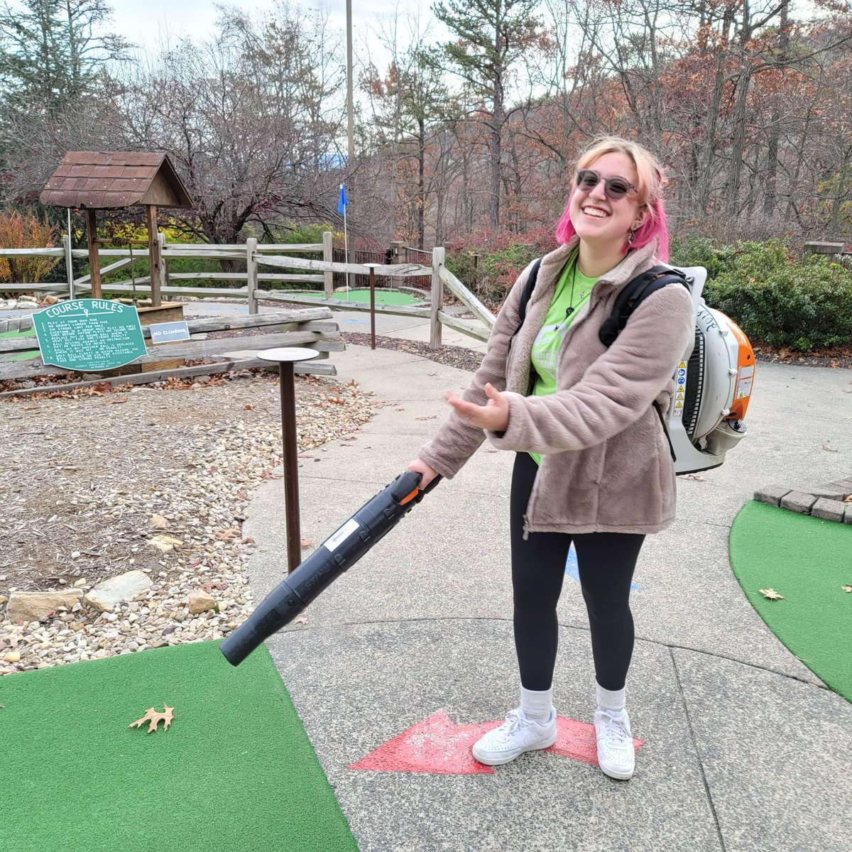 We're thankful for dedicated staff, such as Anna, who helps keep the Mini Golf courses clean!

#Thanksgiving 
#AwesomeStaff
#CleanFun
#Massanutten