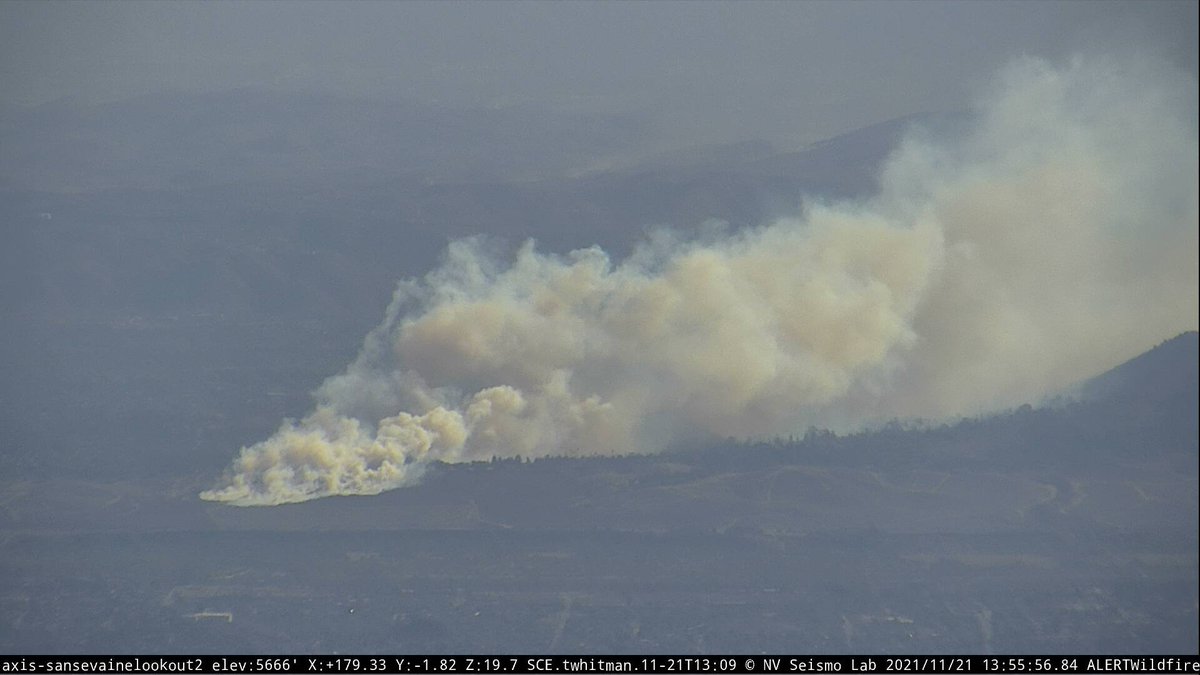 #ArlanzaFire (#Riverside, Riverside Co) - No updates on this one recently but smoke looks very much the same as an hour ago. T70 T93 have been overhead for some time doing retardant drops. Sufficient resources @ scene per IC. No structures impacted per previous radio traffic.