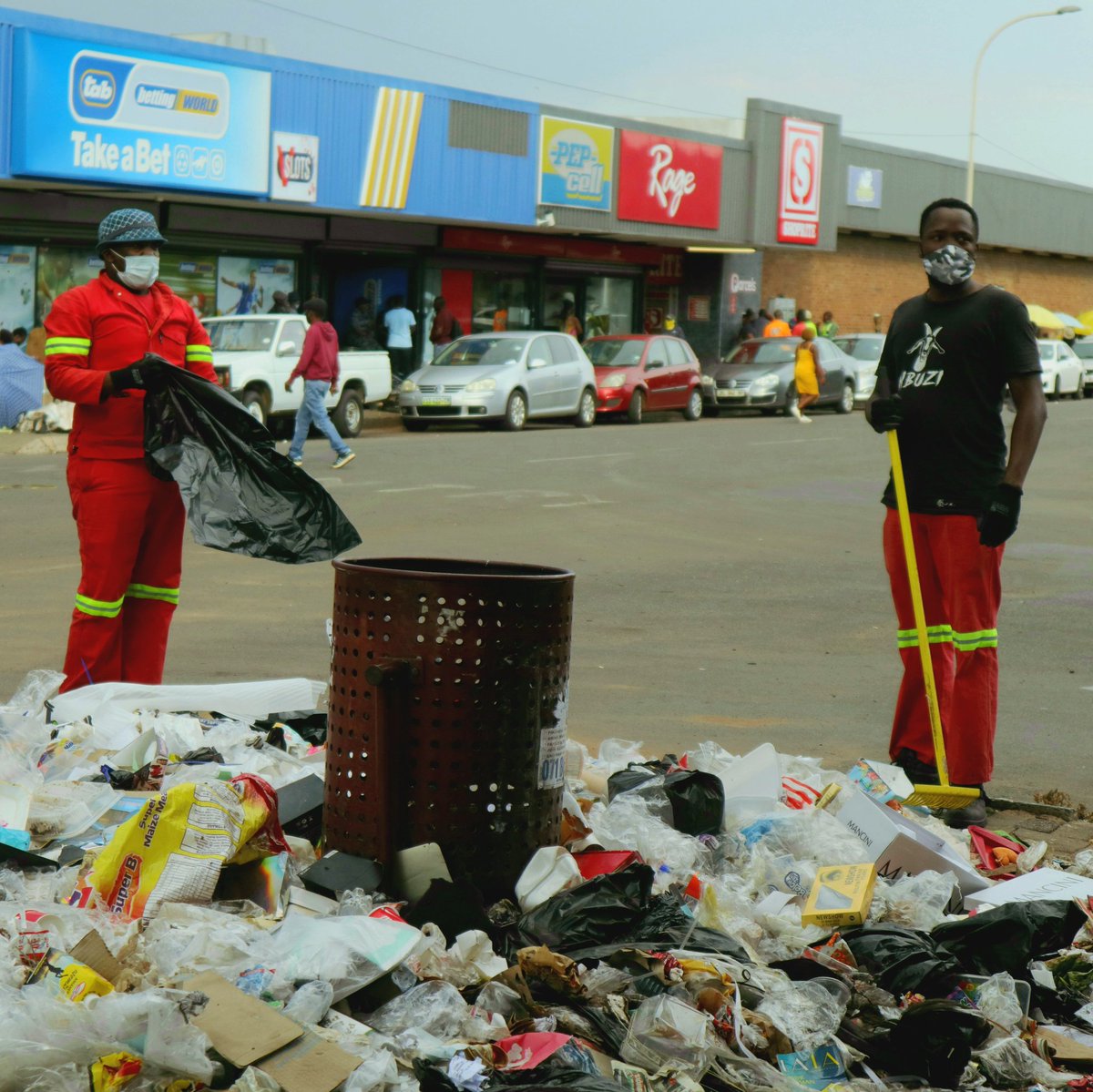 NkadiPix's tweet photo. From my Street Sweepers Project.
#streetphotography #photography #southafrica #mpumalanga #middelburg #mhluzi #canonRSA #STLM #Nkadipix https://t.co/gOcUeKa9hg