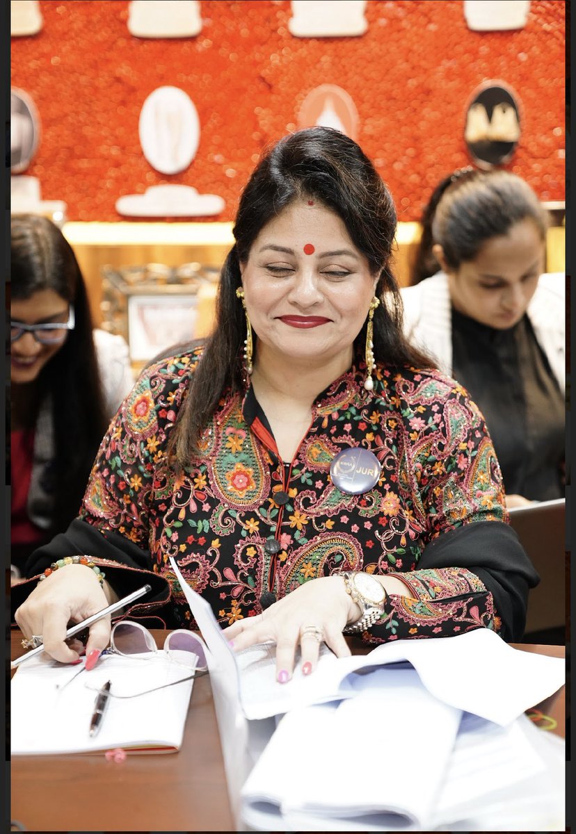 majoraditi's tweet photo. #JURY #KarnatakaWomenAchieversAward #honoured #womenleaders #corporateprofessionals #womenarmyofficers #kwaa #seasonedpanel #doctors #lawyers  #acamedicians #socialworkers #entrepreneurs 
#CKC Sons : Title sponsors 
#womensupportingwomen 

Jai Hind ! 🇮🇳
Maj Aditi Mohan https://t.co/02YRrJRgxT