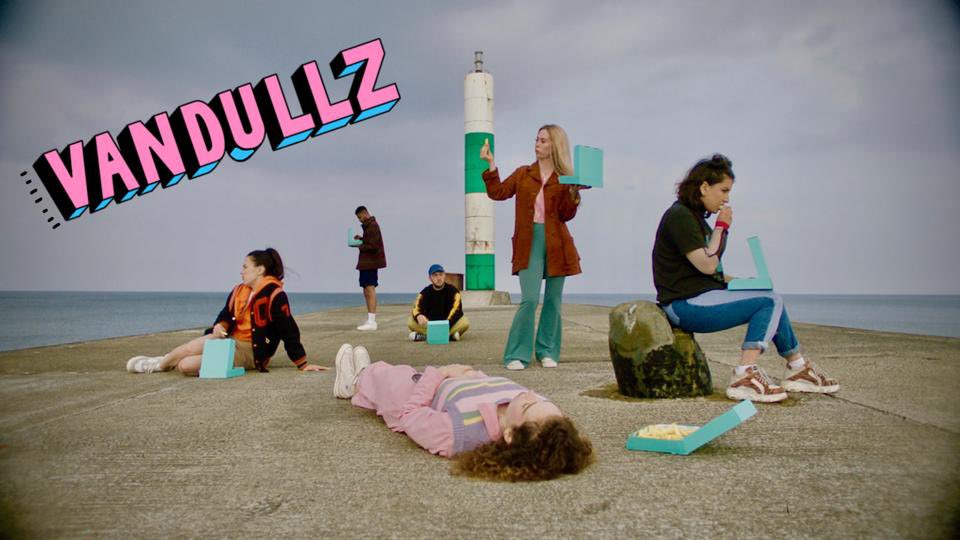 Here’s a little sneak peak of what’s in store for my character, Spoons, in #VANDULLZ 👉 bbc.co.uk/programmes/p0b… 🥄✨ Coming to <a href="/BBCWales/">BBC Wales 🏴󠁧󠁢󠁷󠁬󠁳󠁿</a> and <a href="/BBCiPlayer/">BBC iPlayer</a> November 23rd 🚐 🏴󠁧󠁢󠁷󠁬󠁳󠁿