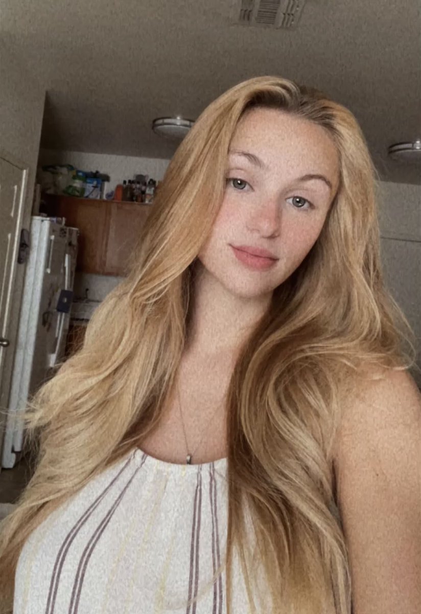 DMBD_MINNIE's tweet photo. Self love is hard. I’ve come to learn this recently. Pregnancy isn’t always as beautiful as everyone makes it out to seem. I’m always in my head and have NEVER been more insecure in my life, but I’m learning and growing each day and I can finally say I think it shows. I love me❤️ https://t.co/z6pRn5eouw