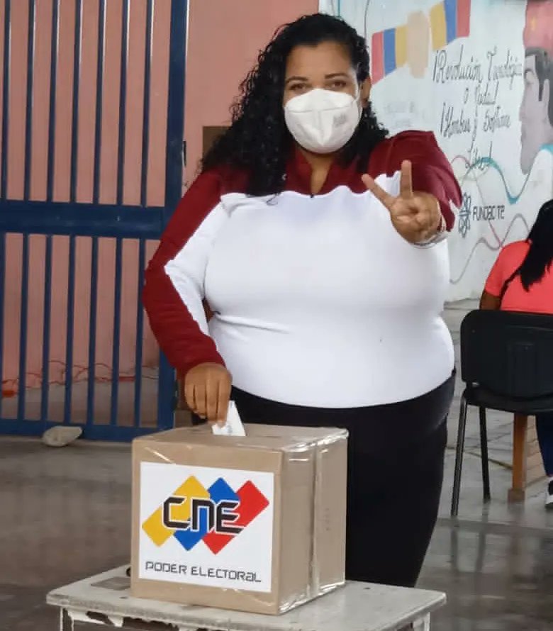 ¡Por Nuestro Futuro!❤️

Seguimos apostando a la Paz y la Soberanía Popular, nuestra Candidata de la @JuventudPSUV a Legisladora, @DoranaVidal ya ejerció su derecho al voto 🇻🇪

Votar es Rápido y Fácil 🗳️ #PorChávezVotaPSUV
#VenezuelaTieneConQué 

@NicolasMaduro
@dcabellor
@rodbexa