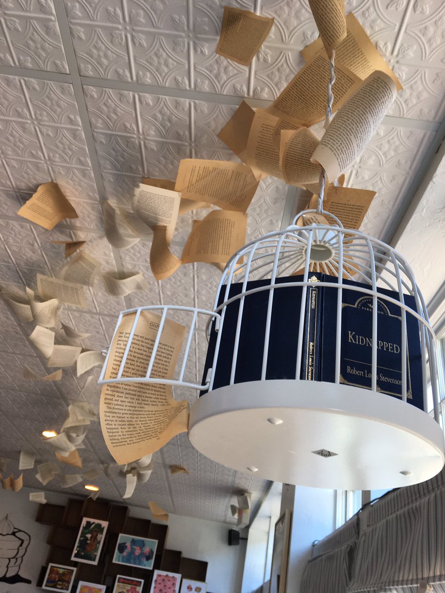TylerWalpole's tweet photo. The decor at this crepe place is delightfully unexpected. https://t.co/M40tIM8aVA