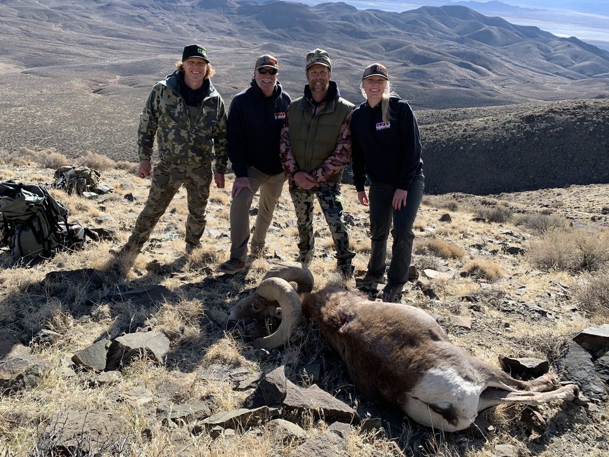 I’ve got the coolest family and the most bad ass dad. His 2021 desert sheep 🤩