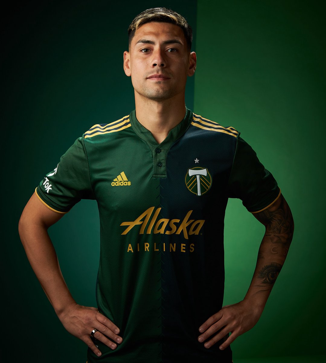 Green &amp; Gold.

RT this post for a chance to win a primary Timbers jersey, courtesy of <a href="/AlaskaAir/">Alaska Airlines</a>. #RCTID