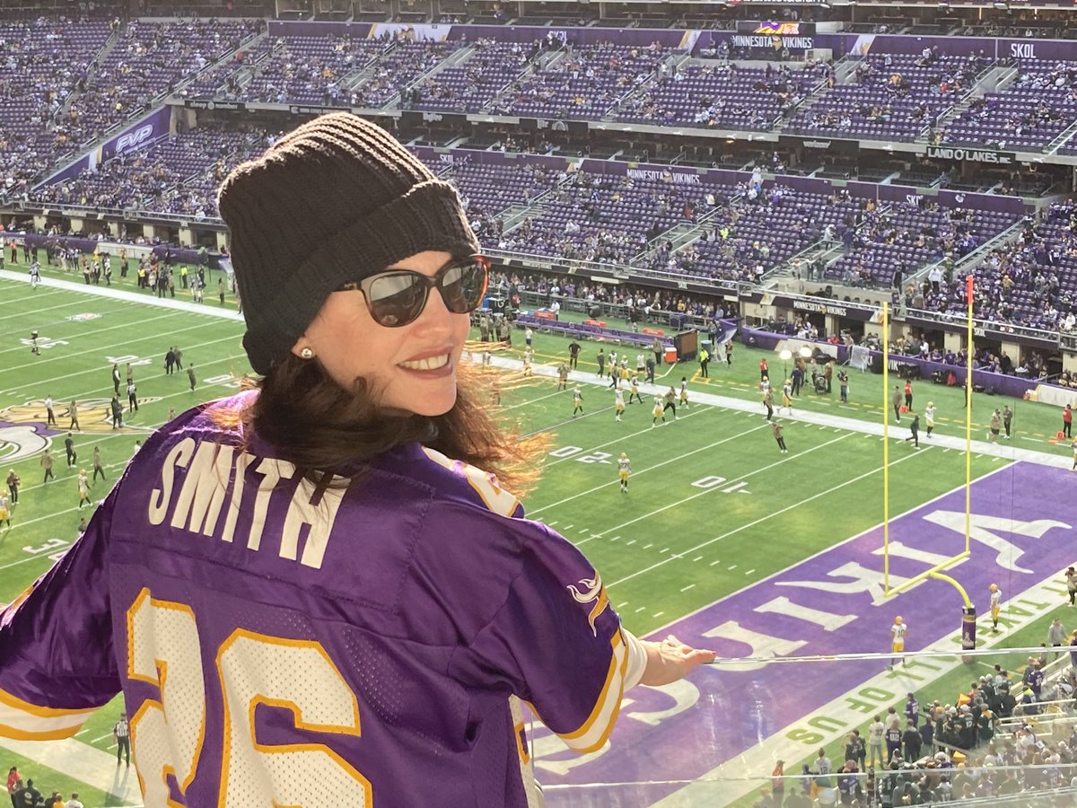 wolvesgal's tweet photo. You’ll always be my favorite! @Robert26Smith  #skol https://t.co/MRXiQNGLor