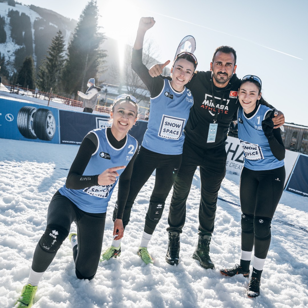 YESSS - Who of you loves Snow Volleyball as much as we do? Thumbs up if you agree! 🤩

#CEV #svb #svbtour2021 #ilovesnowvolleyball #volleyball #mountains #snow #win #sponsor #sun  #visitaustria #snowspacesalzburg