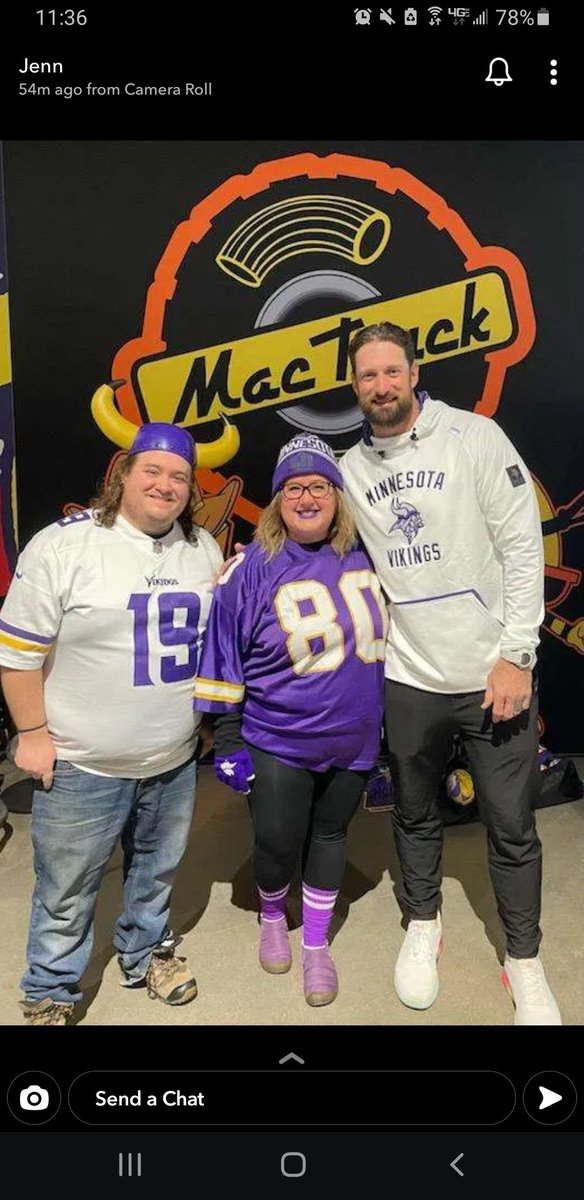 shaka_seantv's tweet photo. Got to meet @Brian_Robison today at @usbankstadium! Now let's get this win! #SKOL #usbankstadium #vikingshair #mactrack https://t.co/DXkm3qJCDT
