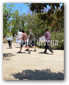 ¿A donde van con las urnas? colegio sagrado corazón de La Reina.